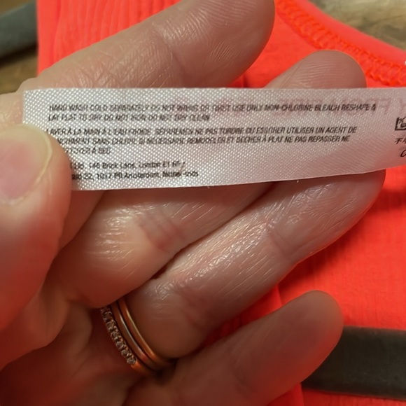 Out From Under size Medium Vibrant Orange Sleeveless V-neck Ribbed Crop Top - Picture 4 of 7